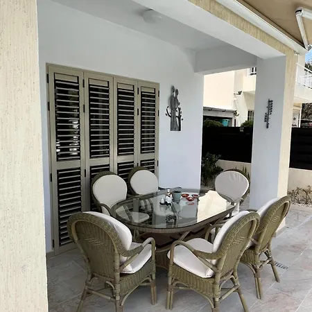 Villa Tala View *
